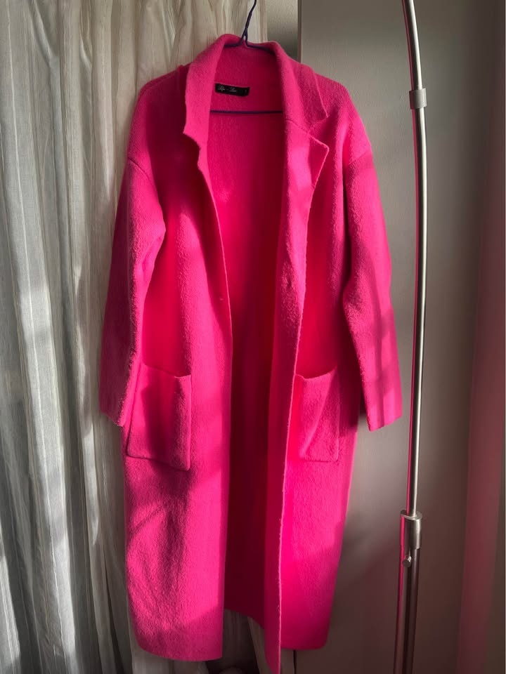 Pink statement coat small - photo 2