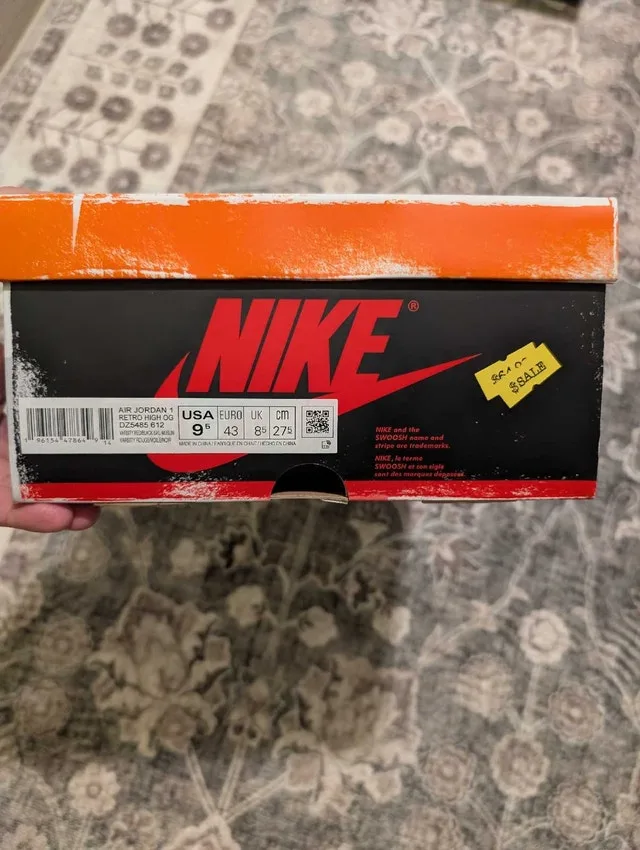 Jordan AJ1 high Chicago Lost and Found, size 9.5 image indicator(3)