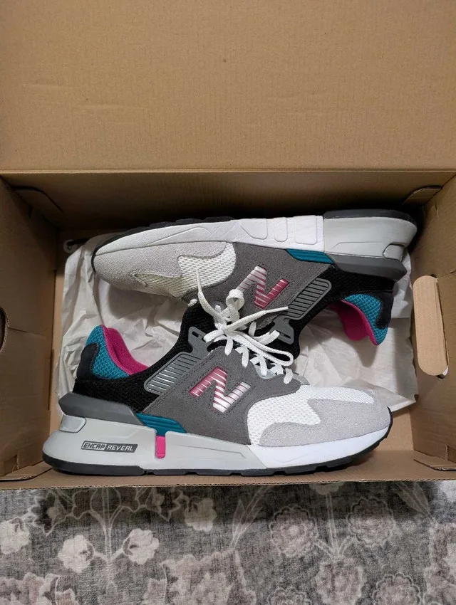 New Balance 997 men's size 9