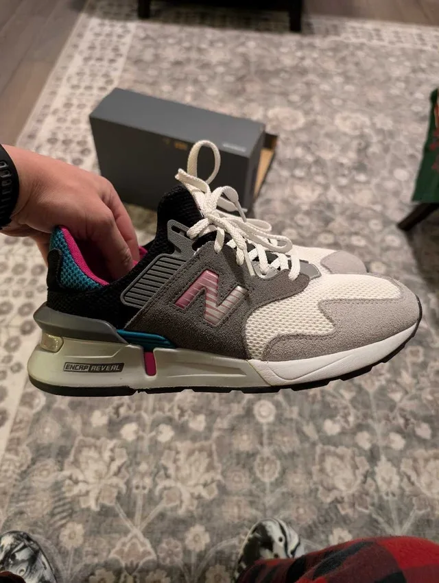 New Balance 997 men's size 9 image indicator(3)