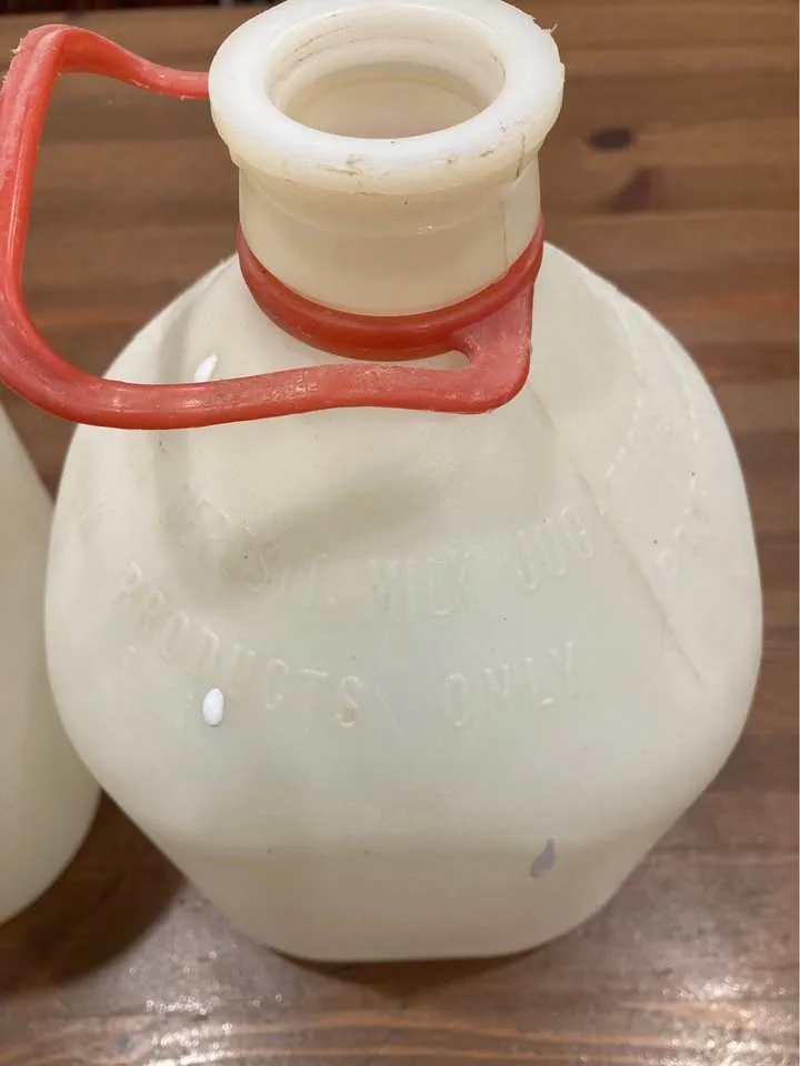 Vintage 1970s Red Handle Milk Jugs (Set of 2) – Plasti-Grip, Mad image indicator(3)