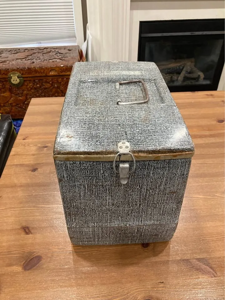 Vintage Metal Tartan Plaid Storage Box / Picnic Cooler image indicator(2)