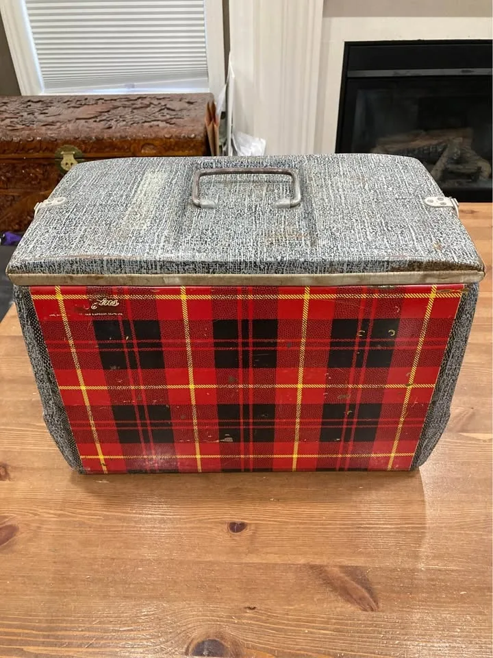 Vintage Metal Tartan Plaid Storage Box / Picnic Cooler image indicator(3)