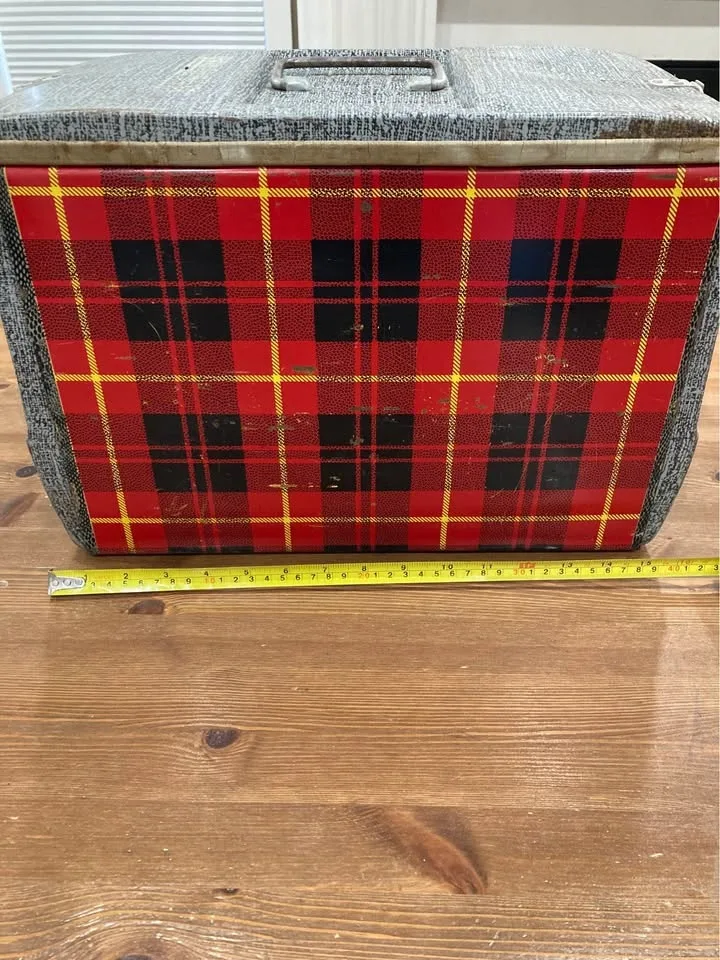 Vintage Metal Tartan Plaid Storage Box / Picnic Cooler image indicator(7)