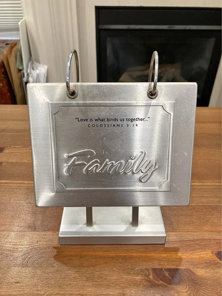 Metal 30-Photo Flip Display – Scripture Cover Plate