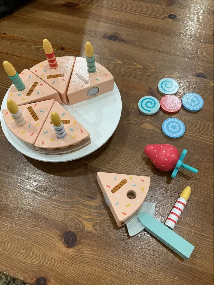 Carter’s Wooden Birthday Cake Play Set image indicator(3)