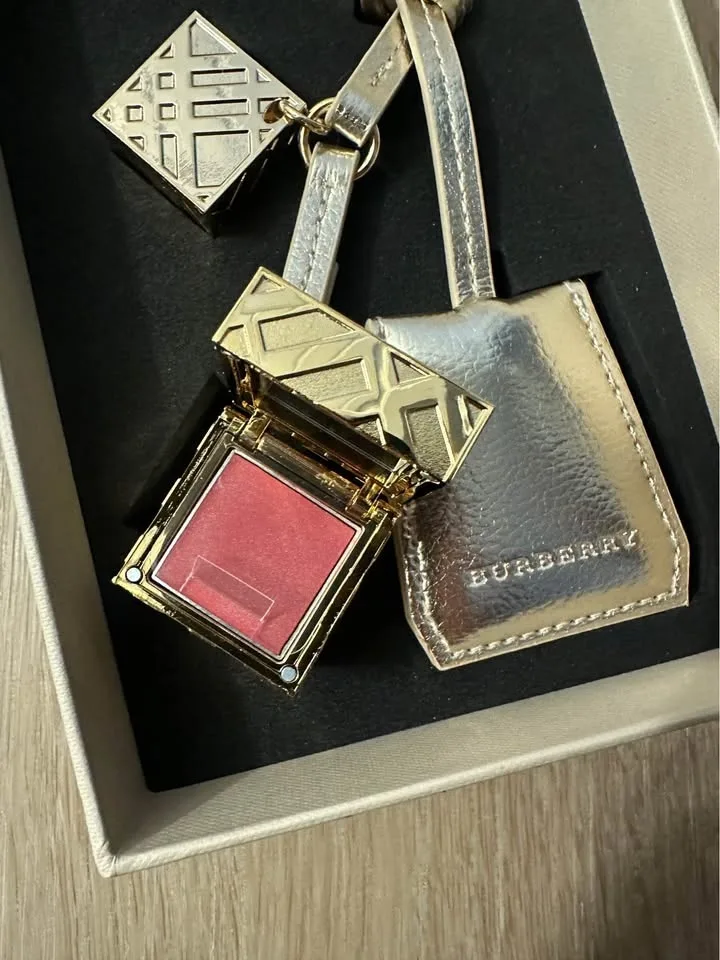 Burberry key ring image indicator(3)