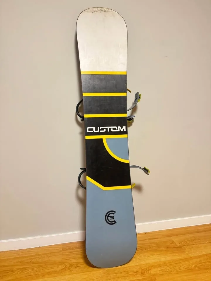 Burton snowboard 151cm with binding image indicator(2)