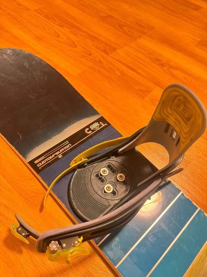 Burton snowboard 151cm with binding image indicator(3)