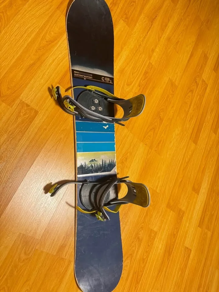 Burton snowboard 151cm with binding image indicator(5)