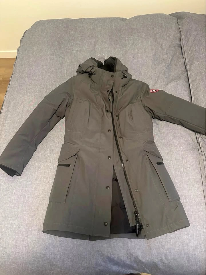 Canada Goose Women’s Parka – Excellent Condition