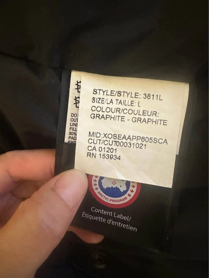Canada Goose Women’s Parka – Excellent Condition - photo 3