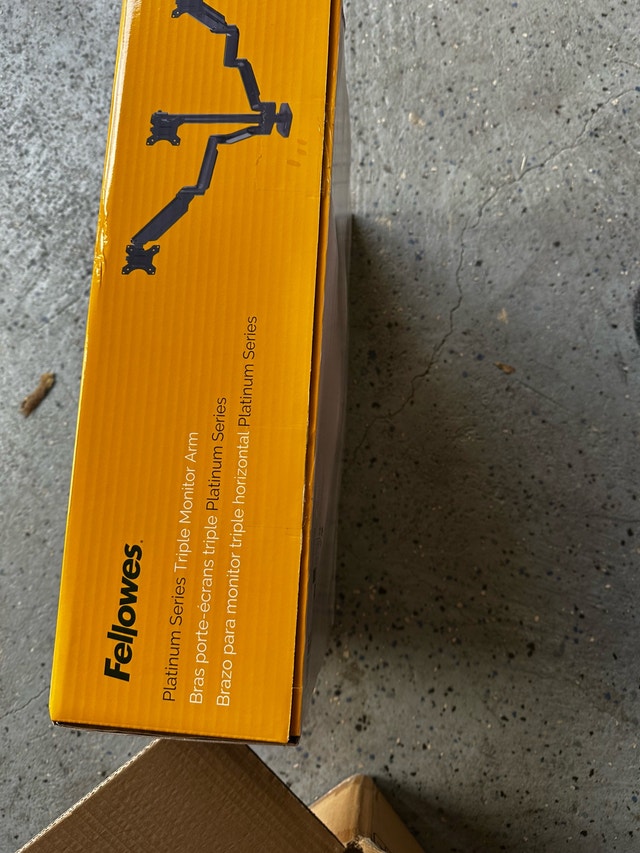 Fellowes Triple Monitor Arm - photo 2