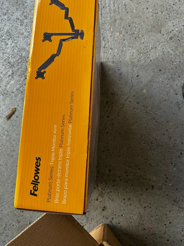 Fellowes Triple Monitor Arm image indicator(2)