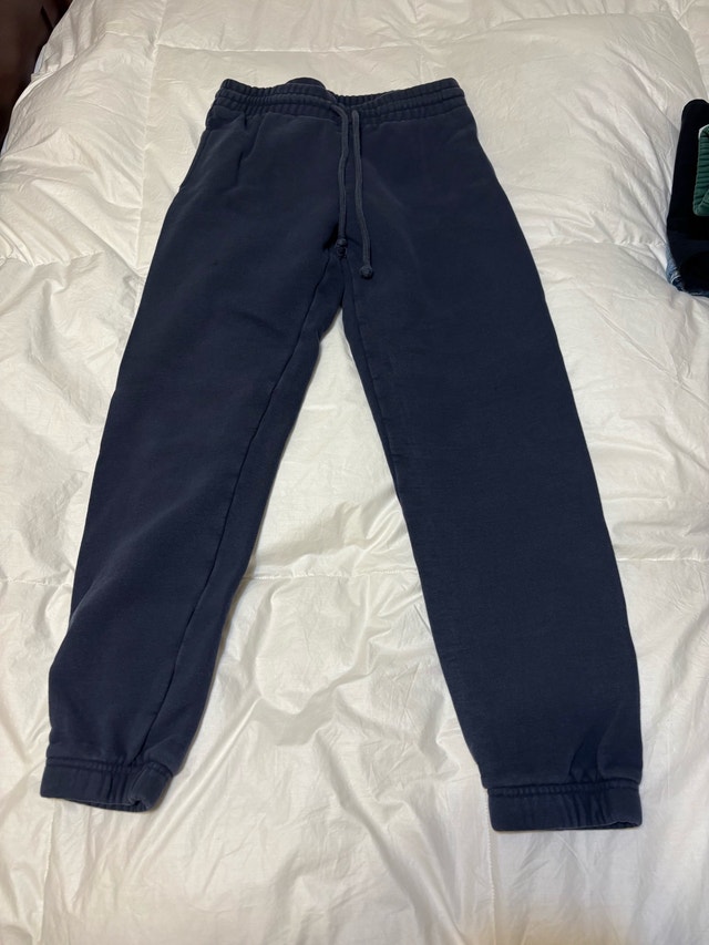 Aritzia Clothing - Sizes XXS, XS and S - photo 4