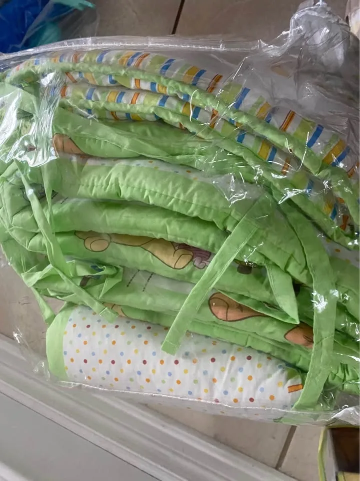 Winnie the Pooh crib bumper pad image indicator(3)