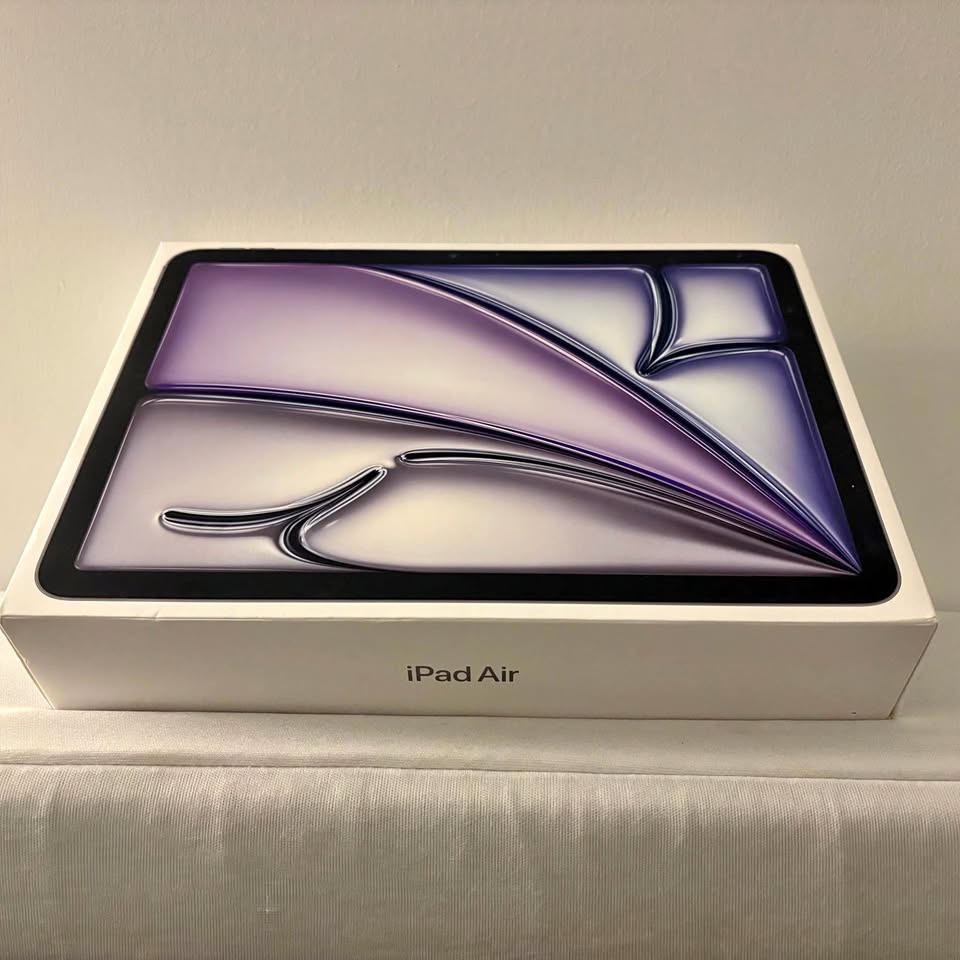 iPad Air 11-inch M3 (2025) - PERFECT CONDITION