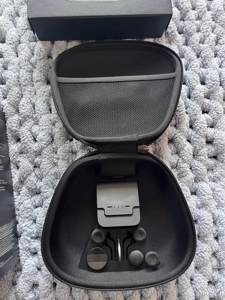 Xbox Elite Series 2 Controller with case and box image indicator(3)