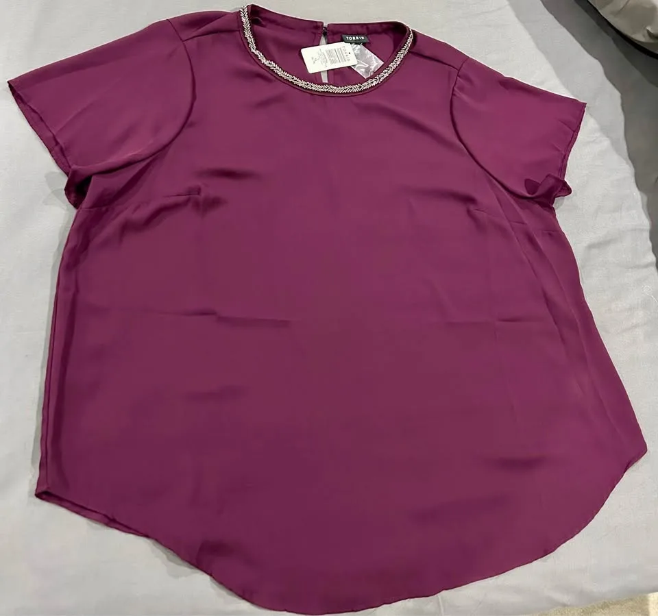 #Cleanout BNWT Size 1-2 Torrid shirt lot. image indicator(4)