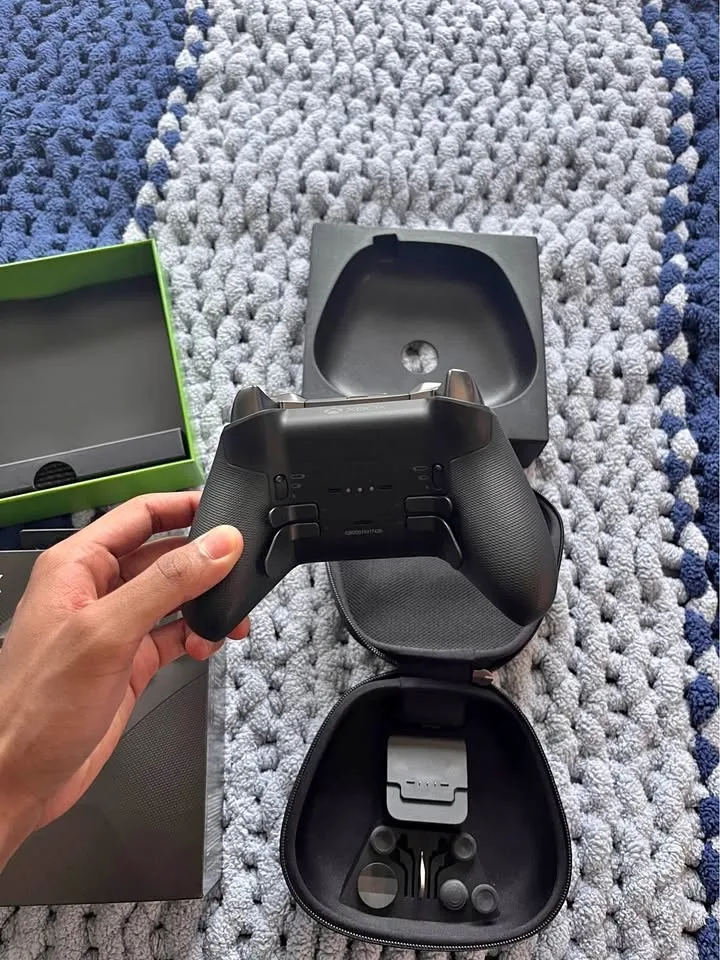 Xbox Elite Series 2 Controller with case and box