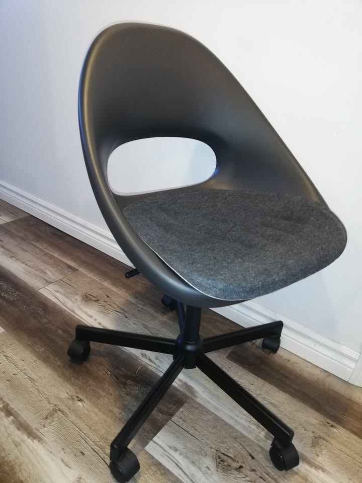 Desk chair