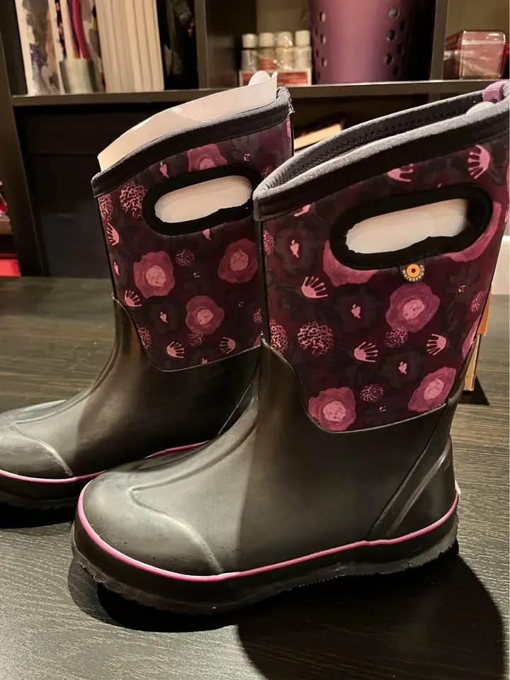Bogs Girls Size 4