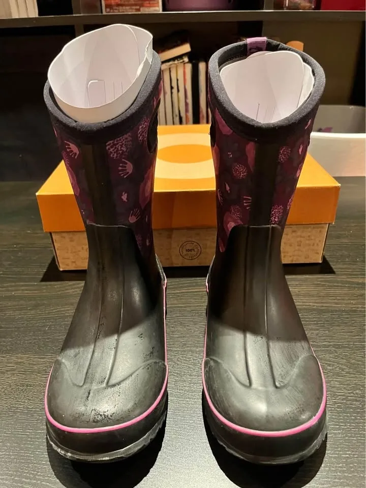 Bogs Girls Size 4 image indicator(2)