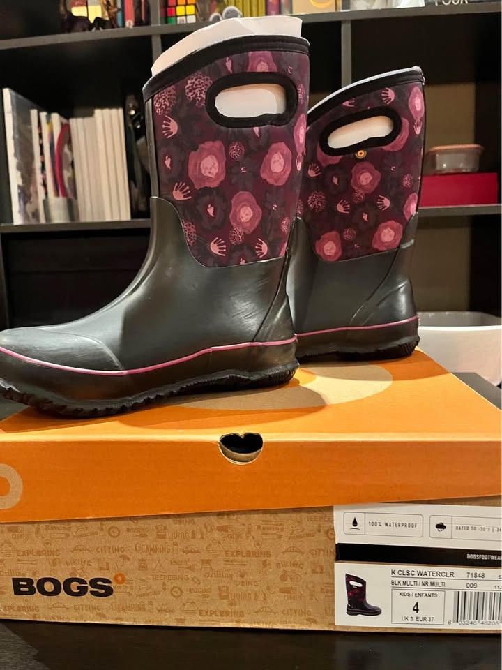 Bogs Girls Size 4 - photo 5