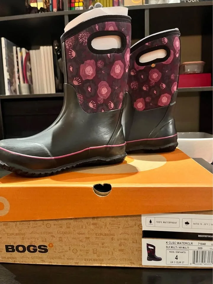 Bogs Girls Size 4 image indicator(5)