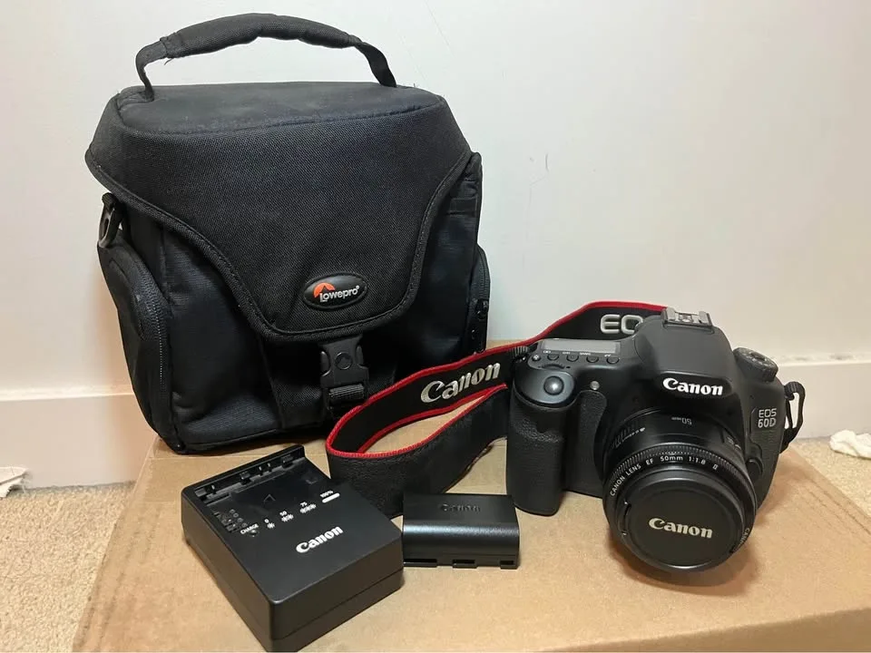 Canon EOS 60D + EF 50mm II lens+ bag