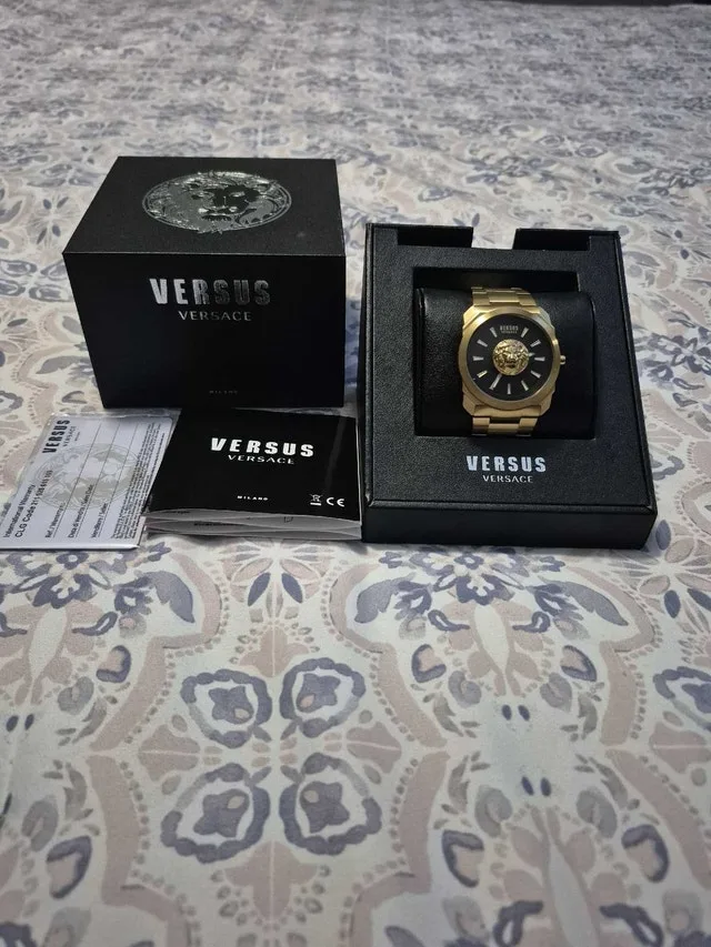 Versace versus men watch image indicator(2)
