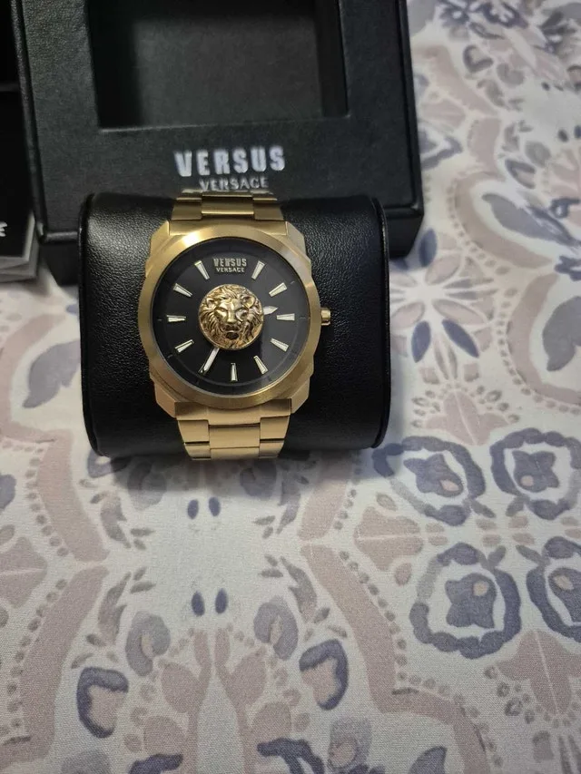 Versace versus men watch image indicator(3)