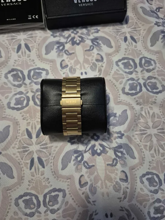 Versace versus men watch image indicator(4)