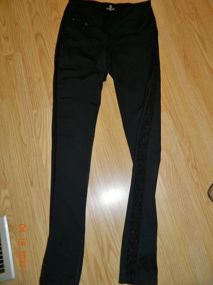 TITIKA LEGGINGS style pants with back pockets, cute polka dot me