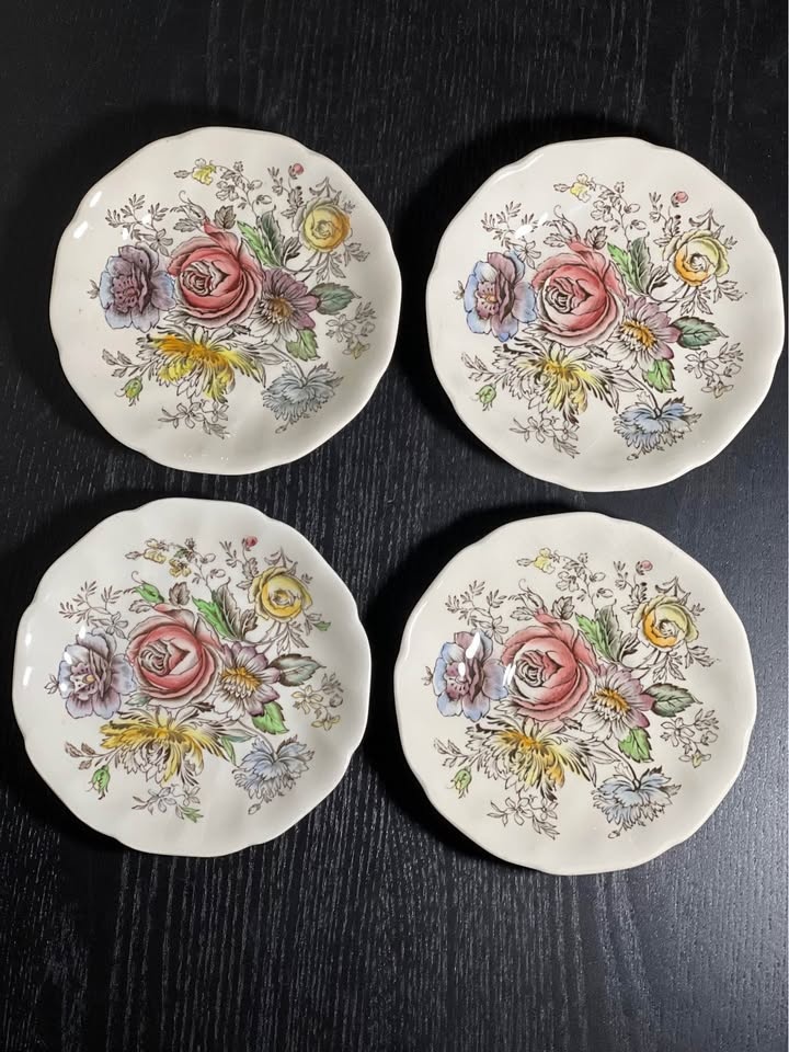 Johnson Brothers Sheraton Floral Set of 4 Saucers - photo 3