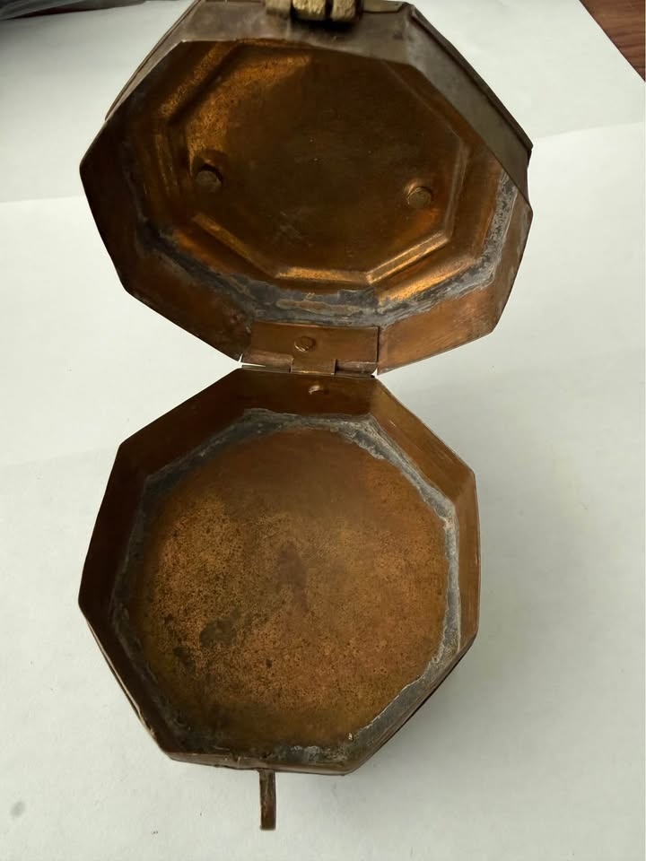 Antique Brass Trinket Box - Octagonal Keepsake - photo 2