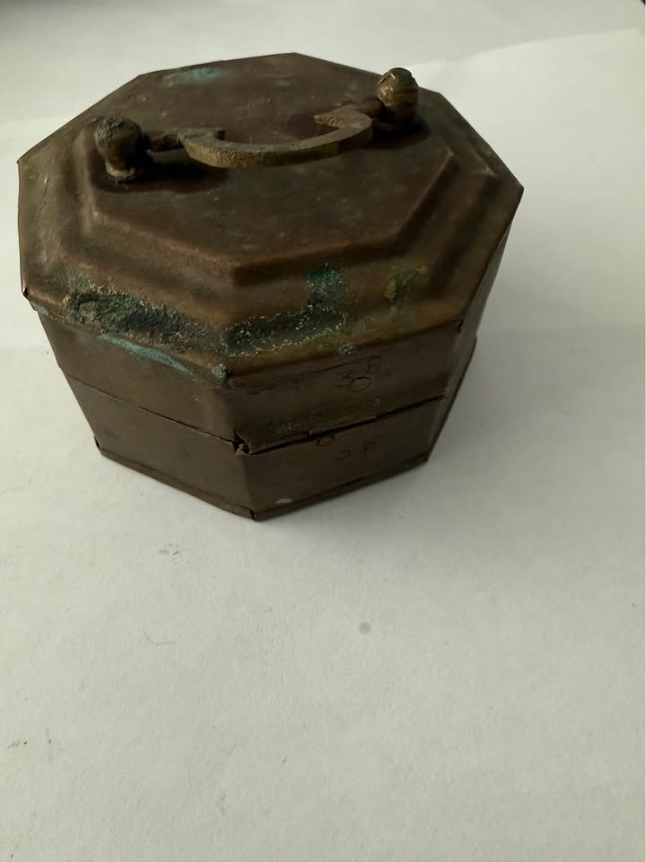 Antique Brass Trinket Box - Octagonal Keepsake - photo 3