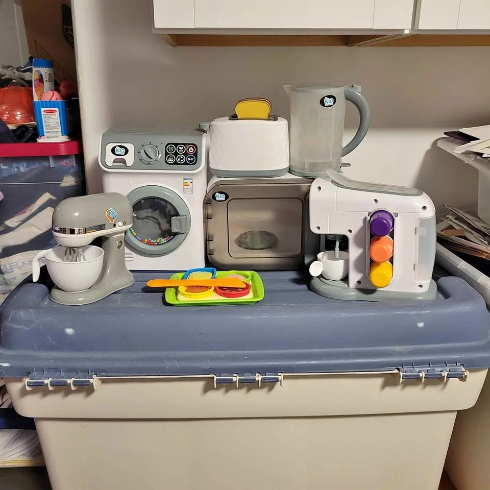 EEUC Play Kitchen appliances/washing machine