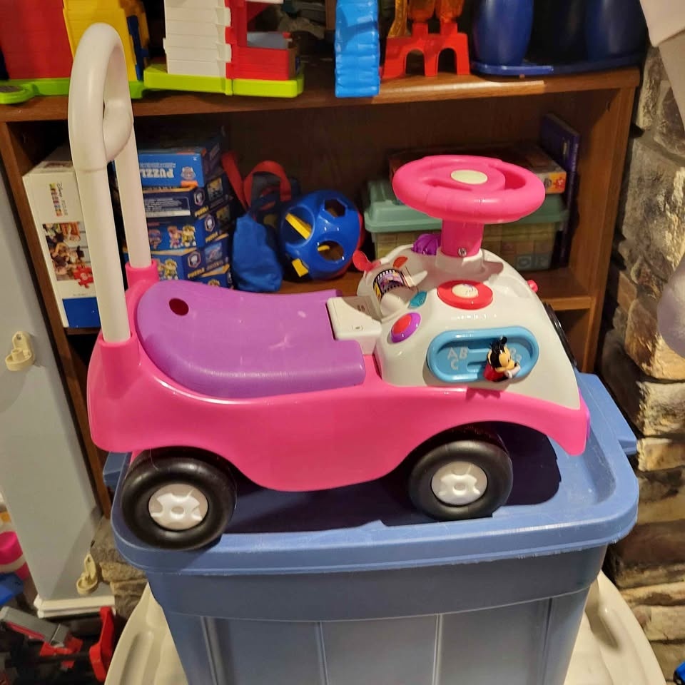 EUC Minnie Mouse ride on car