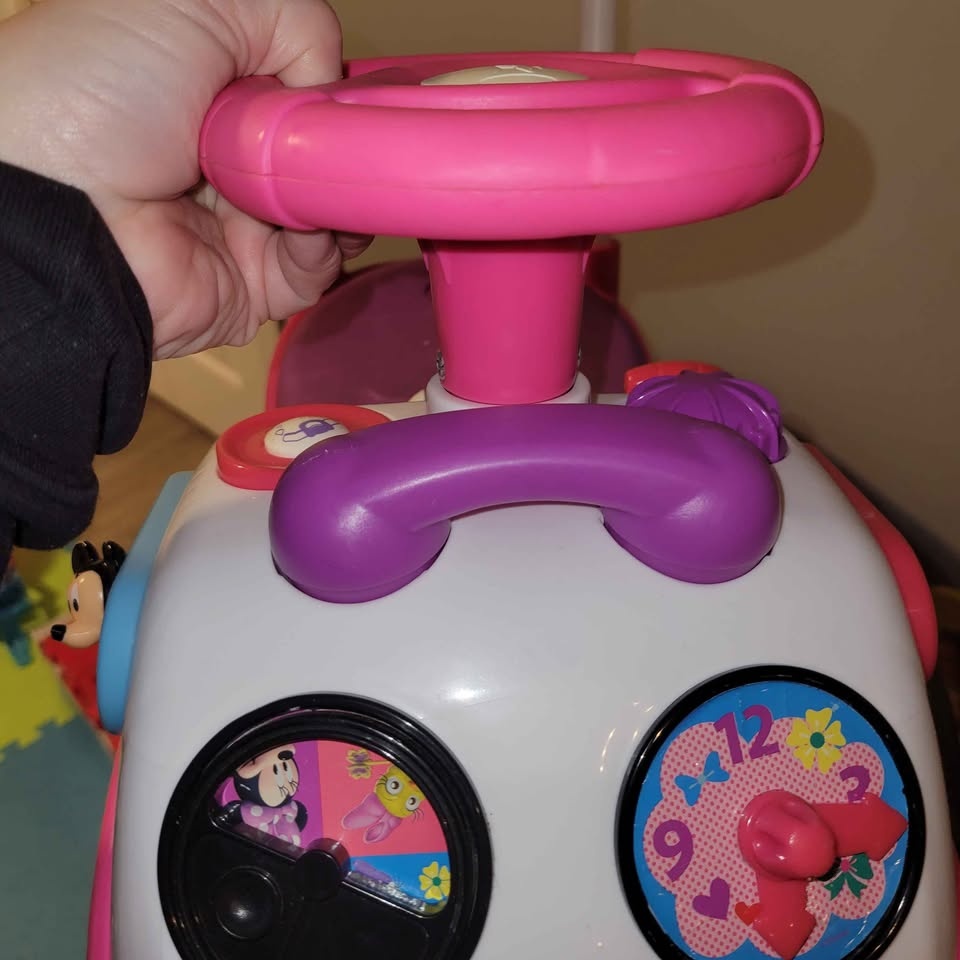 EUC Minnie Mouse ride on car - photo 3