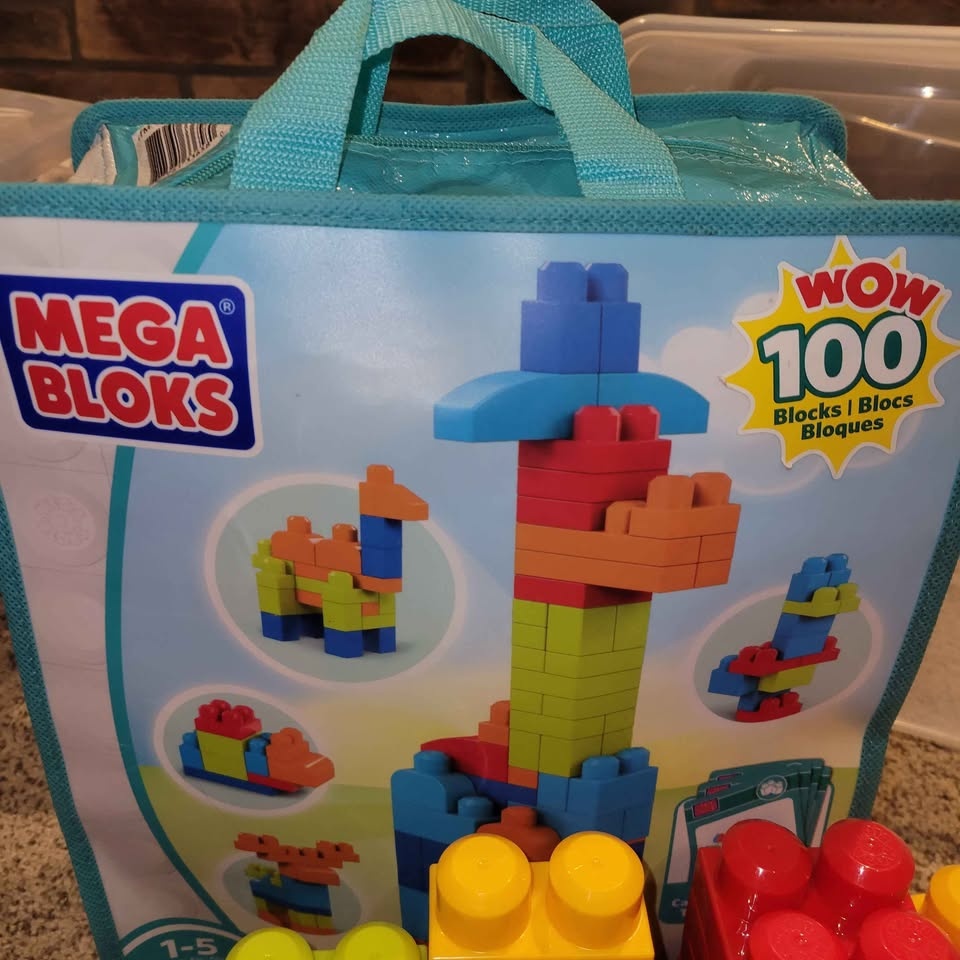 EEUC 100 plus pieces Mega Blocks - photo 3