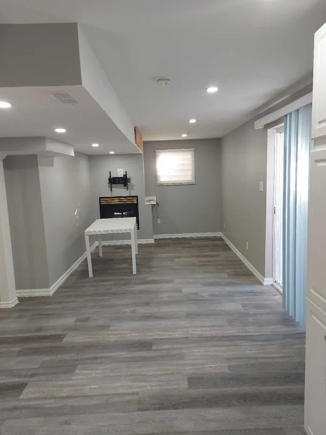 WALKOUT BESEMENT FOR RENT image indicator(5)