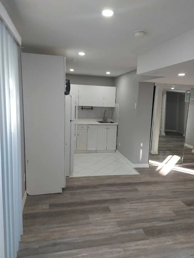 WALKOUT BESEMENT FOR RENT image indicator(7)