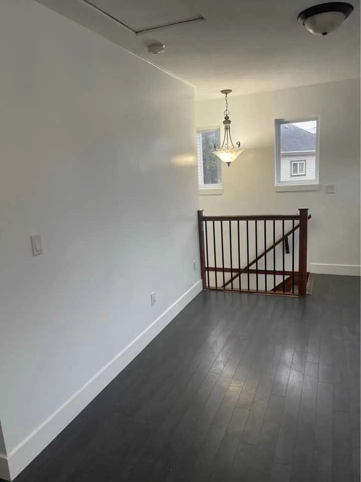 1 Bed 1 Bath - House image indicator(10)