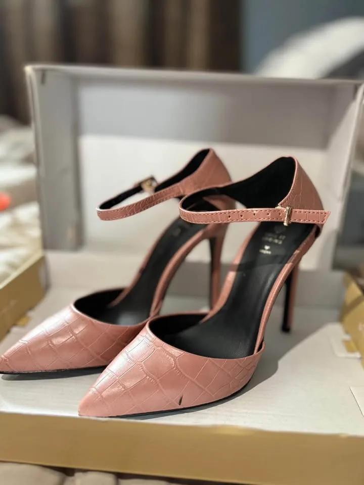 Call it spring heels image indicator(2)