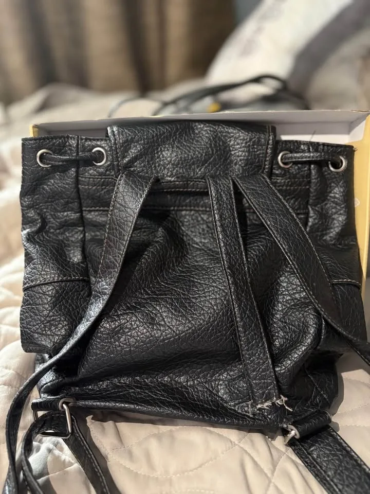 Nine West black backpack image indicator(3)