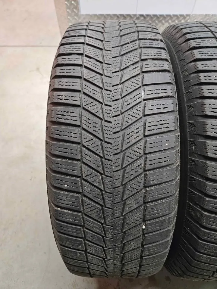 Continental Winter Contact Tires- 215/65R16 image indicator(2)