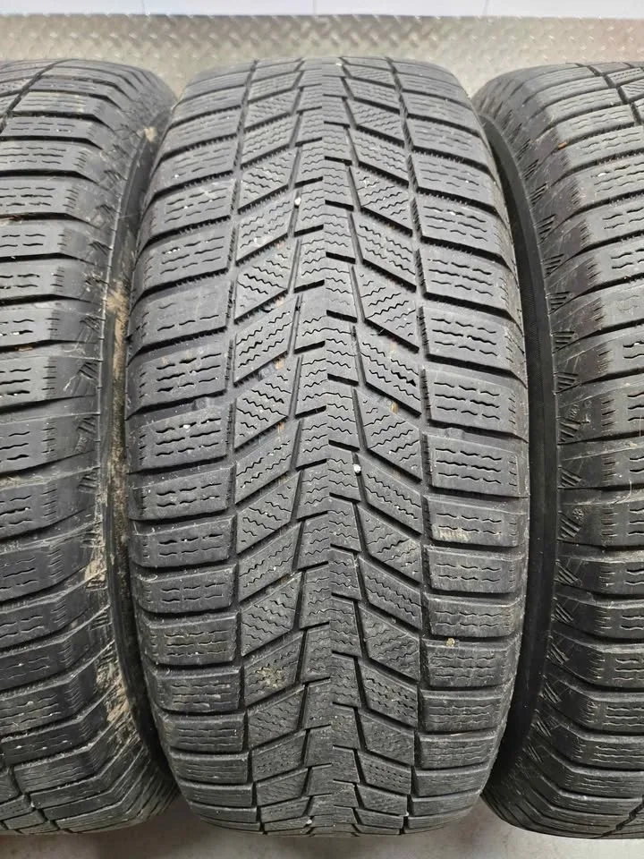 Continental Winter Contact Tires- 215/65R16 image indicator(4)