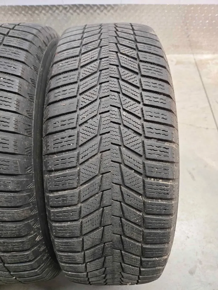 Continental Winter Contact Tires- 215/65R16 image indicator(5)