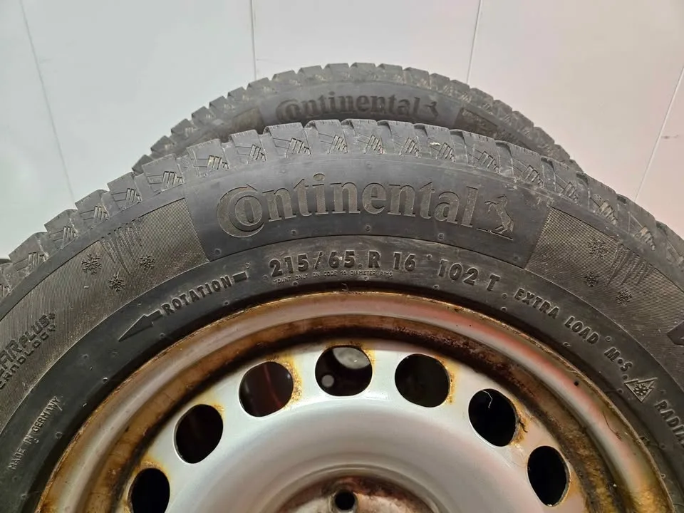 Continental Winter Contact Tires- 215/65R16 image indicator(7)